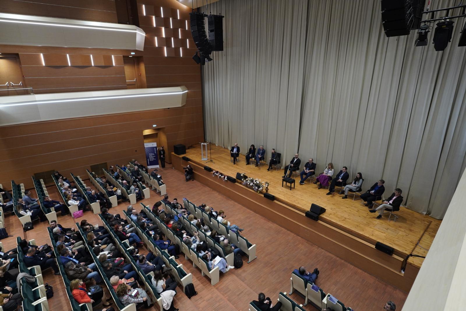 Ministrul Educației și Cercetării, prof. univ. dr. psih. Daniel David, la închiderea conferinței dedicate diasporei științifice românești (ediția a VI-a) 7 diaspora 01